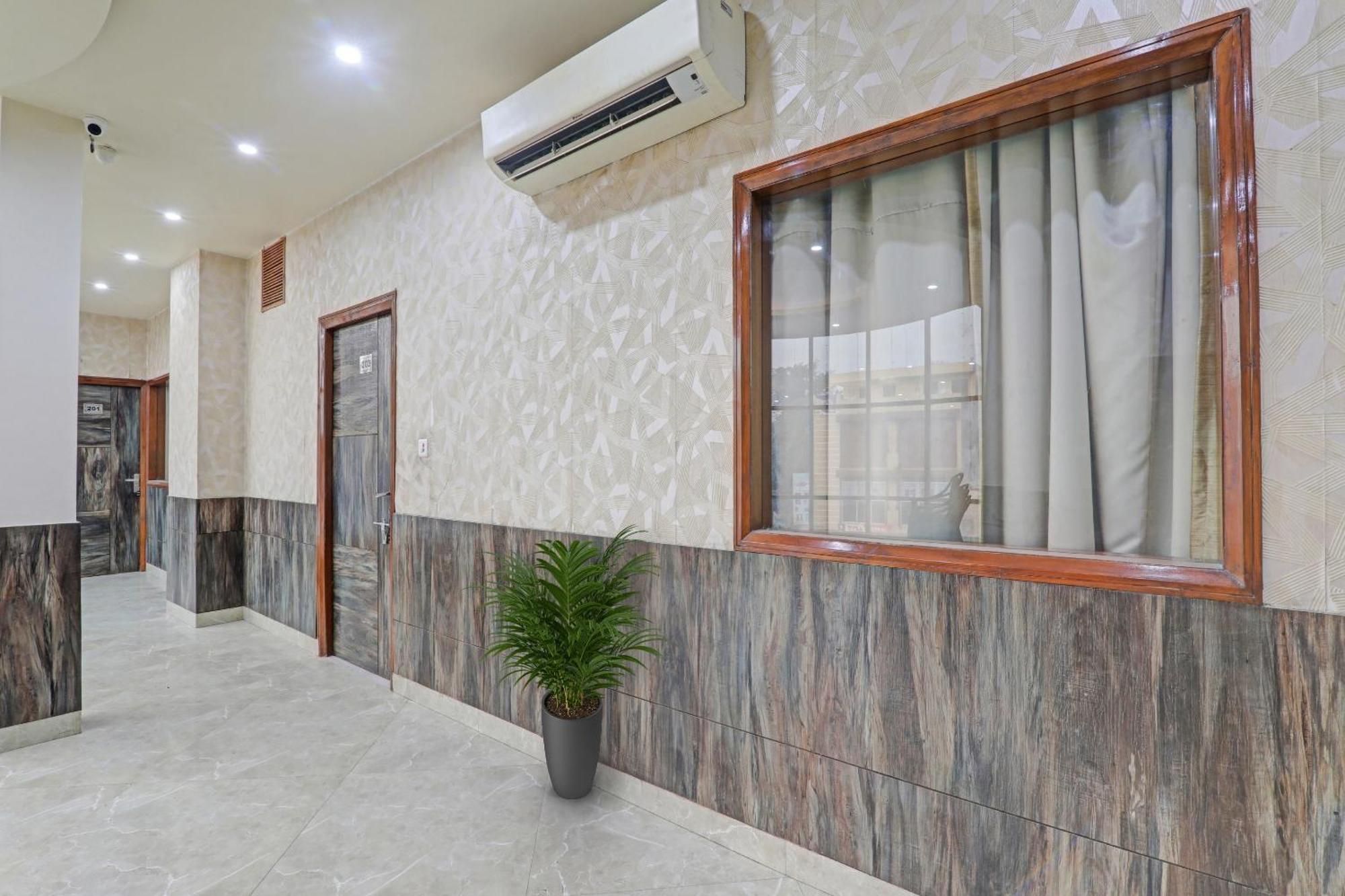 Townhouse 1150 Hotel Dayal Palace Chinhat Екстер'єр фото