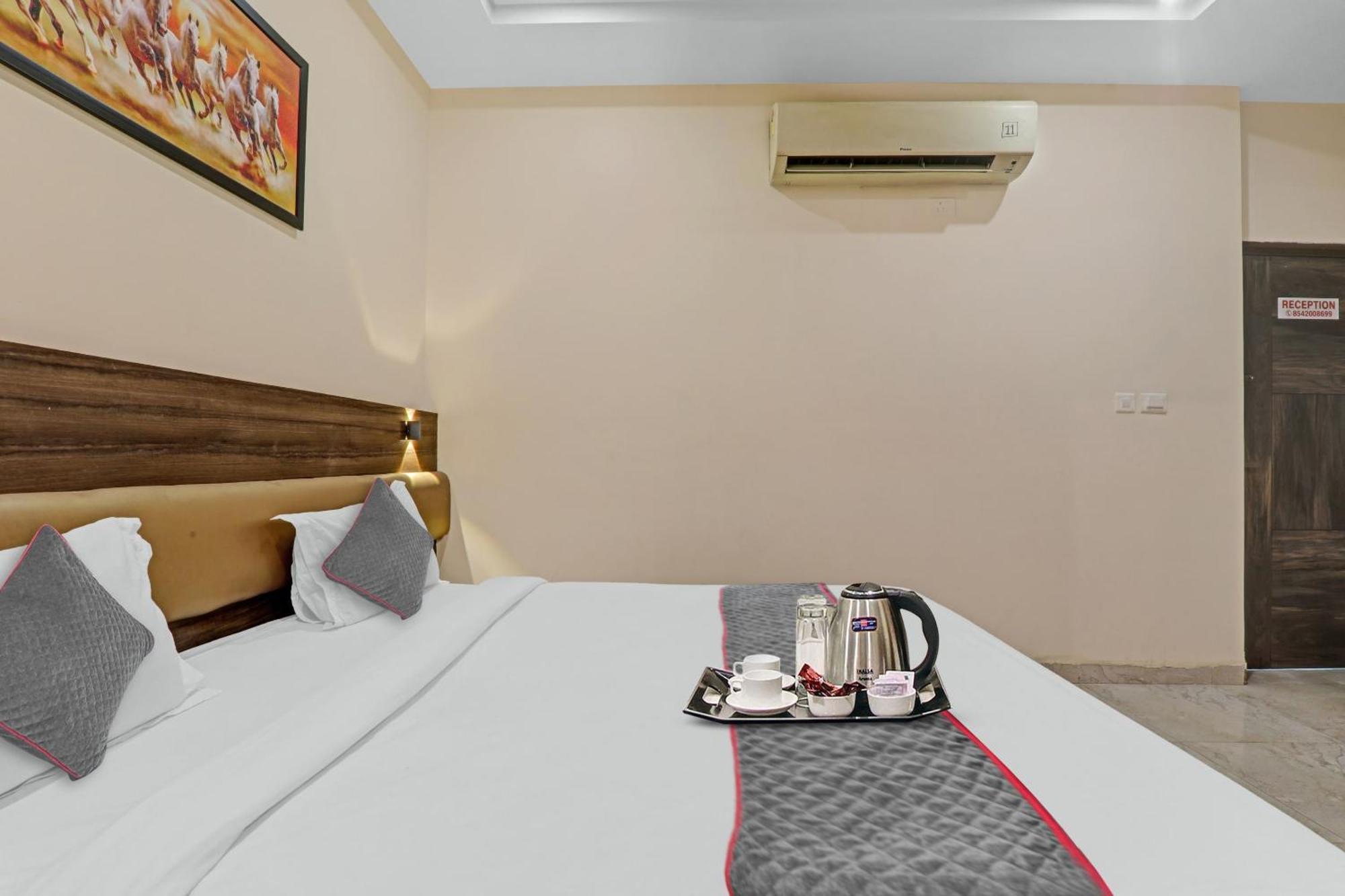 Townhouse 1150 Hotel Dayal Palace Chinhat Екстер'єр фото