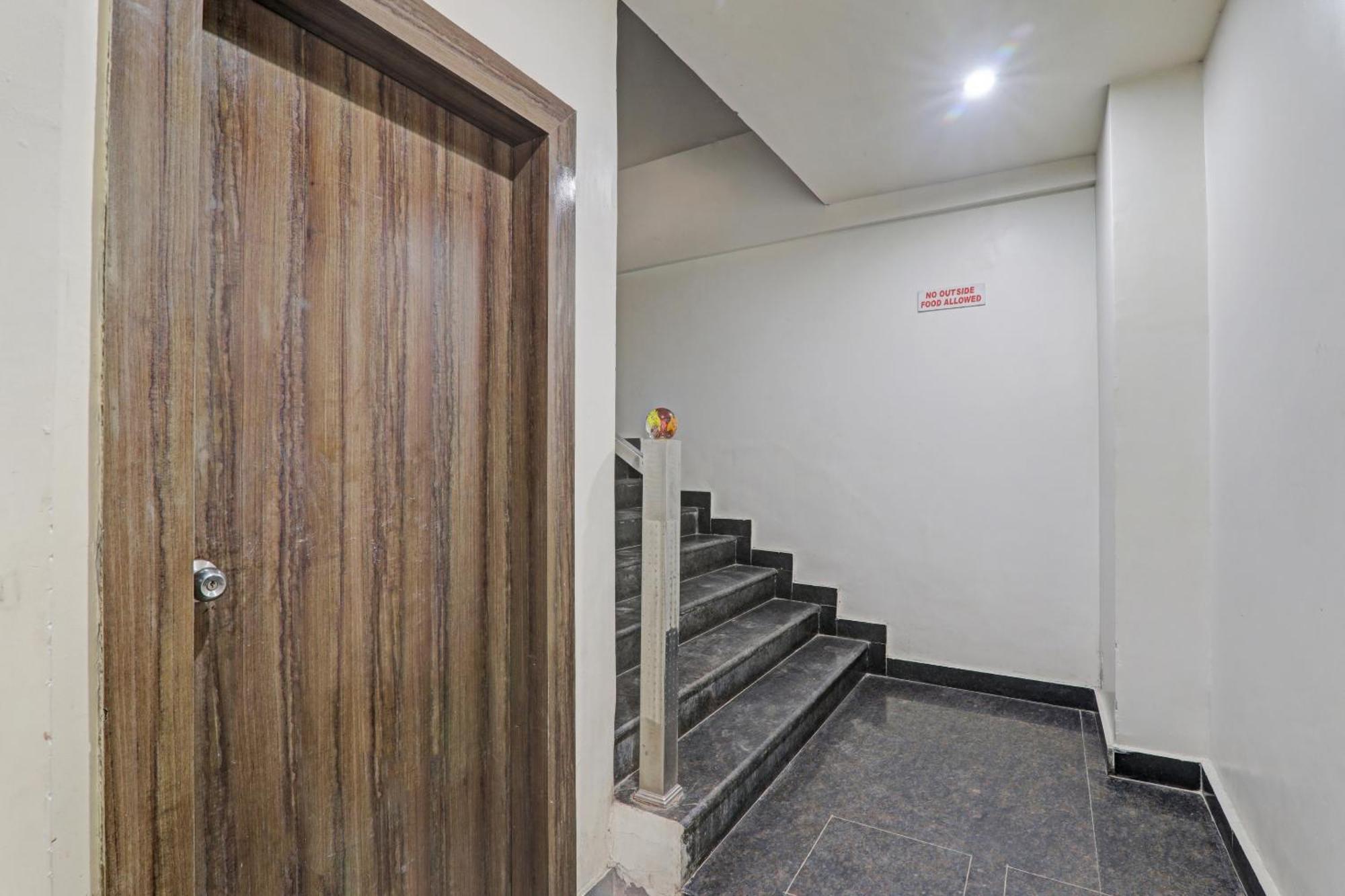 Townhouse 1150 Hotel Dayal Palace Chinhat Екстер'єр фото