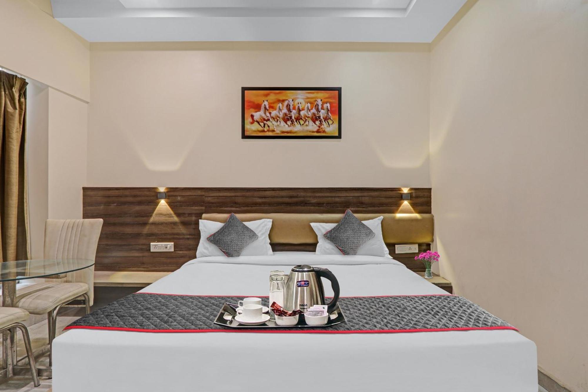 Townhouse 1150 Hotel Dayal Palace Chinhat Екстер'єр фото