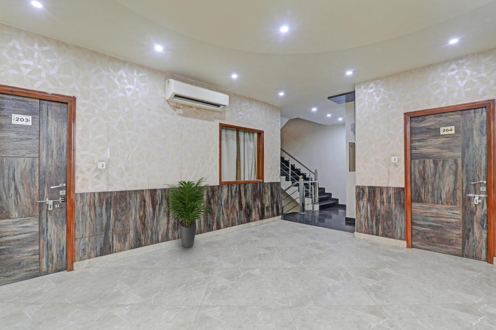 Townhouse 1150 Hotel Dayal Palace Chinhat Екстер'єр фото